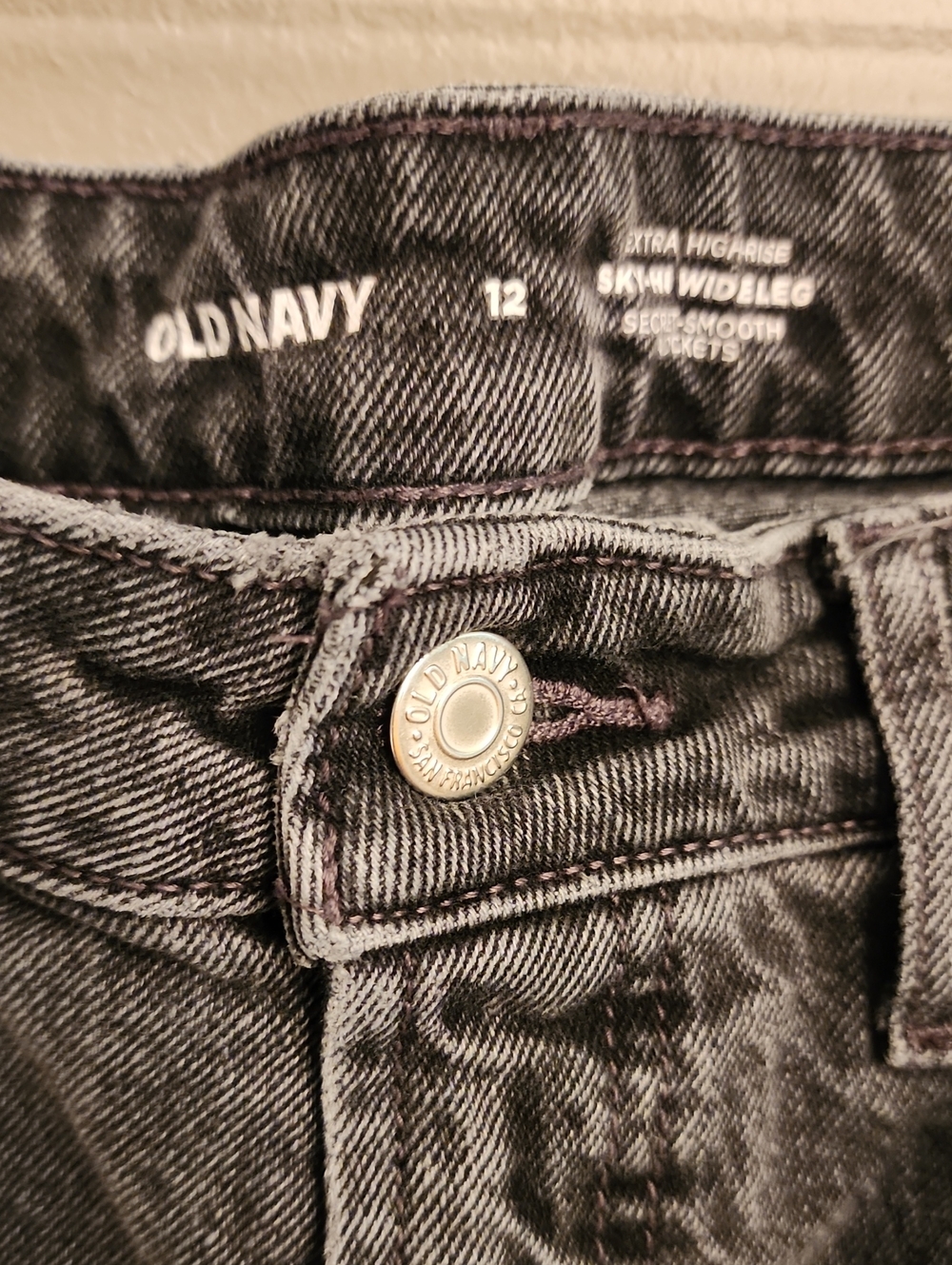 Old Navy Wide Leg Jeans - Picture 3 of 16